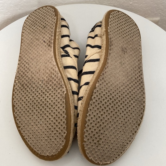 Toms size W6 khaki and blue stripes with brown laces - Picture 6 of 10